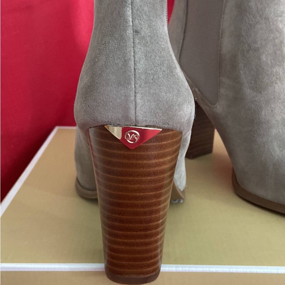 Micheal Kors women’s suede boots. Sz. 7M